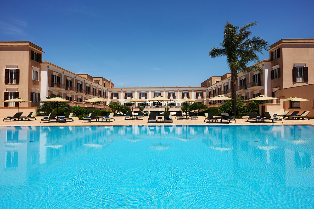 Frontal Pool Almar Giardino di Costanza Resort & Spa